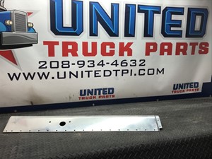 Used Universal Peterbilt Grille (Stock #P-5185)) Part Image