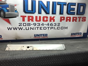 Used Universal Peterbilt Grille (Stock #P-5183)) Part Image