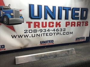 Used Universal Peterbilt Grille (Stock #P-5891)) Part Image