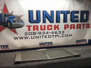 Used Universal Peterbilt Grille (Stock #P-5966)) Part Image