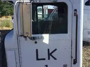 Used 1983 International F4370 Cab (Stock #P-6672)) Part Image