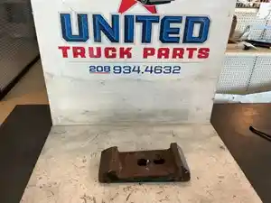 Used 1995 Ford Bracket (Stock #P-7622)) Part Image