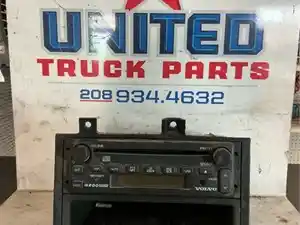Used 2007 Volvo Universal Radio (Stock #P-7236)) Part Image