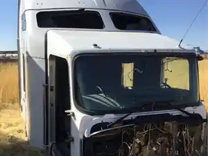 Used Kenworth Cab (Stock #P-6696)) Part Image