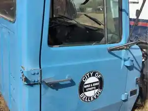 Used Universal Ford LTL9000 Cab (Stock #P-6647)) Part Image