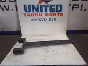 Used Universal Kenworth Bracket (Stock #P-6586)) Part Image
