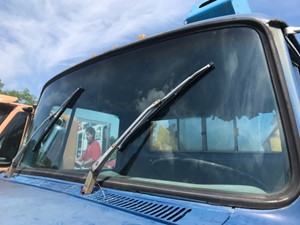Used 1985 Ford LNT8000 Windshield Glass (Stock #P-25425)) Part Image