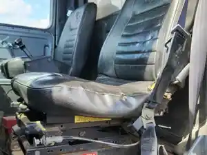 Used 1992 Mack DM688S Seat (Stock #P-53351)) Part Image
