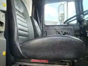 Used 1992 Mack DM688S Seat (Stock #P-53352)) Part Image