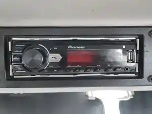 Used 1999 Freightliner FL60 Radio (Stock #P-38834)) Part Image