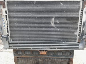 Used 2004 Freightliner COLUMBIA 120 Radiator (Stock #P-18813)) Part Image