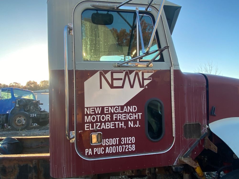 2004 Peterbilt 330 Stock P