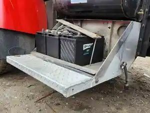 Used 2004 Peterbilt 378 Battery Box (Stock #P-39526)) Part Image