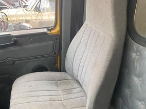 Used 2004 Western Star 4900 FA Seat (Stock #P-11271)) Part Image