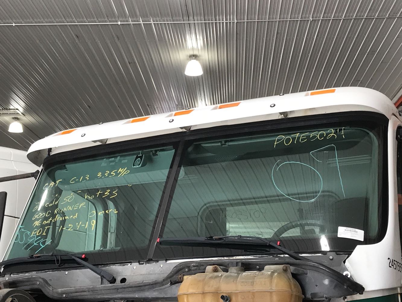 2007 Freightliner COLUMBIA 112 (Stock P4564) Windshield Glass TPI