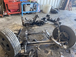 Used 2012 Isuzu Reach Front Axle, Complete (Stock #P-19317)) Part Image
