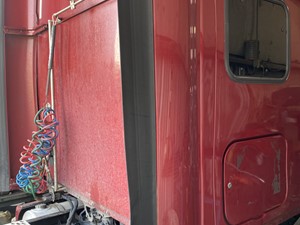 Used 2012 Kenworth T700 Sleeper Fairing (Stock #P-18484)) Part Image