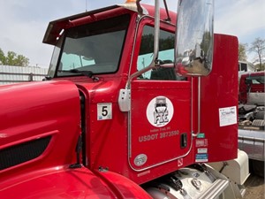 Used 2012 Peterbilt 384 Cab (Stock #P-29682)) Part Image