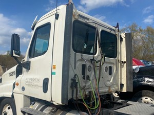 Used 2013 Freightliner Cascadia 125 Cab (Stock #P-14866)) Part Image