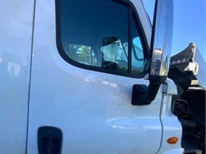 Used 2013 Freightliner Cascadia 125 Door (Stock #P-24775)) Part Image