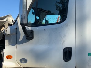 Used 2013 Freightliner Cascadia 125 Door (Stock #P-24769)) Part Image