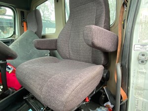 Used 2013 Freightliner Cascadia 125 Seat (Stock #P-15300)) Part Image
