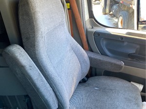 Used 2013 Freightliner Cascadia 125 Seat (Stock #P-22724)) Part Image