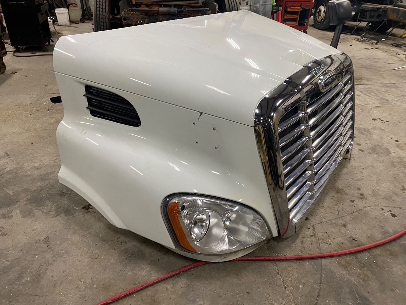2014 Freightliner Cascadia 113 (Stock P7927) Hoods TPI