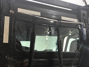 Used 2014 Volvo VNL Back Window (Stock #P-5111)) Part Image