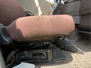 Used 2014 Volvo VNL Seat (Stock #P-25140)) Part Image
