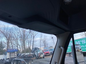 Used 2015 Freightliner Cascadia 113 Sun Visor (Stock #P-12181)) Part Image