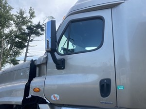 Used 2015 Freightliner Cascadia 125 Door (Stock #P-18583)) Part Image