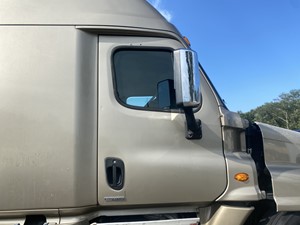 Used 2015 Freightliner Cascadia 125 Door (Stock #P-18586)) Part Image