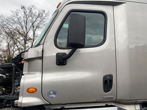 Used 2016 Freightliner Cascadia 125 Door (Stock #P-20792)) Part Image