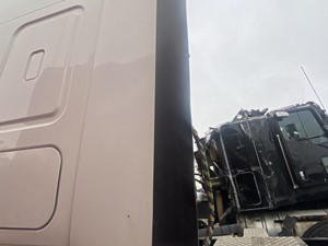 Used 2016 Freightliner Cascadia 125 Sleeper Fairing (Stock #P-15688)) Part Image