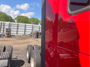Used 2017 Volvo VNL Sleeper Fairing (Stock #P-30076)) Part Image