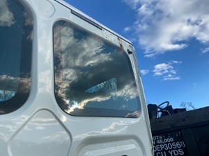 Used 2019 Freightliner Cascadia 113 Back Window (Stock #P-13309)) Part Image