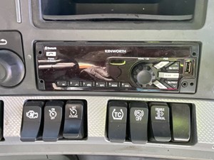 Used 2020 Kenworth T680 Radio (Stock #P-28567)) Part Image