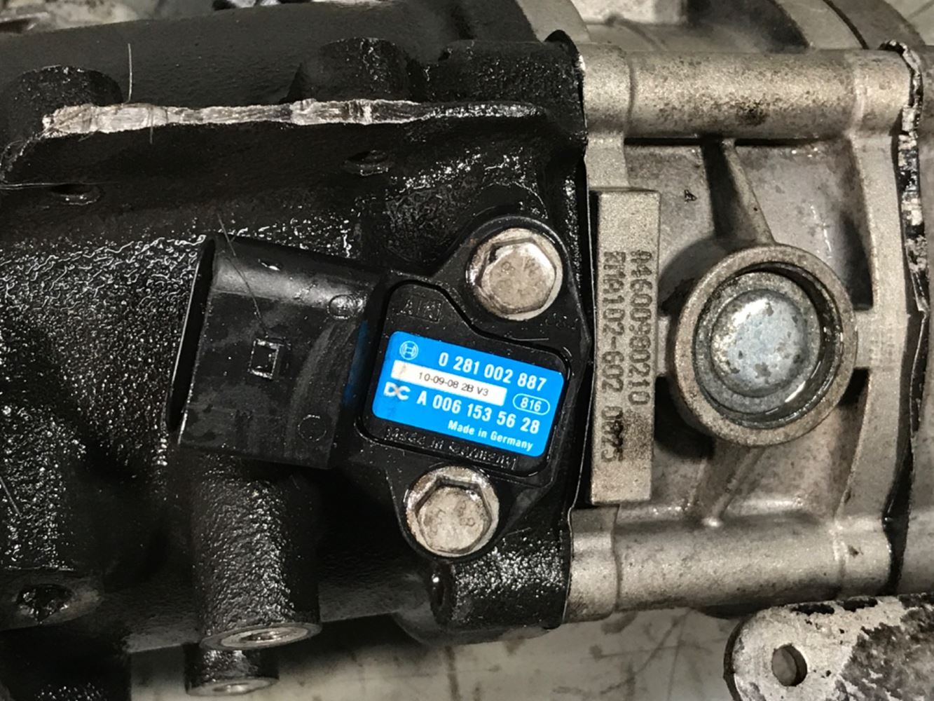 Detroit DD15 (Stock P14690) Intake Manifolds TPI