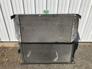 Used 2005 ROADMASTER RR8R or RR8S R-Series Raised Rail Radiator (Stock #P-4753)) Part Image