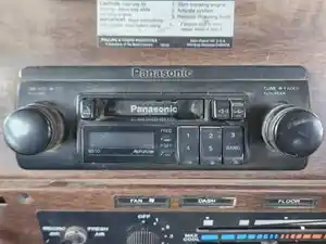 Used 1987 Freightliner FLC Radio (Stock #P-92787)) Part Image