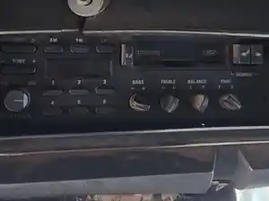 Used 1988 Ford LTL9000 Radio (Stock #P-89275)) Part Image