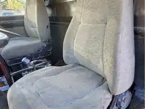Used 1988 Ford LTL9000 Seat (Stock #P-89268)) Part Image