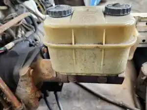 Used 1988 GMC C7000 Brake Master Cylinder (Stock #P-111104)) Part Image