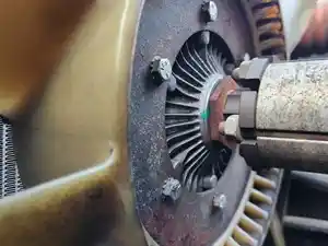 Used 1996 Cummins B5.9 Fan Clutch/Hub (Stock #P-112063)) Part Image