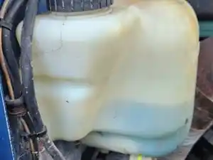 Used 1996 Peterbilt 378 Windshield Washer Reservoir (Stock #P-112385)) Part Image