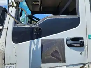 Used 1998 Isuzu FTR Door (Stock #P-106574)) Part Image