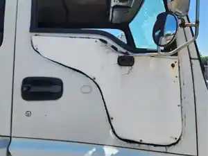 Used 1998 Isuzu FTR Door (Stock #P-106575)) Part Image