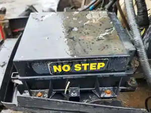 Used 2000 Sterling L9500 Fuse Box (Stock #P-508389)) Part Image