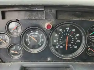 Used 2000 Sterling L9522 Instrument Cluster (Stock #P-69877)) Part Image